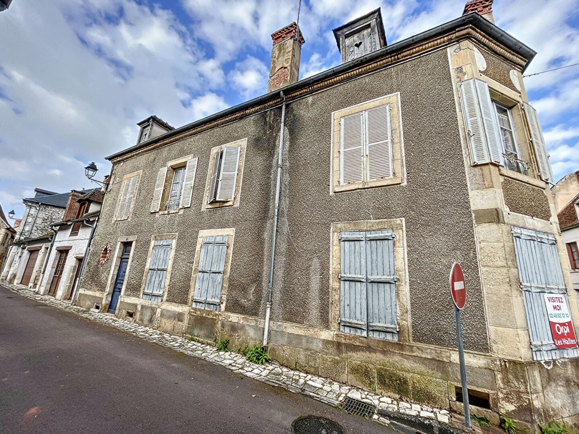 Maison à fort potentiel à Ainay le Château