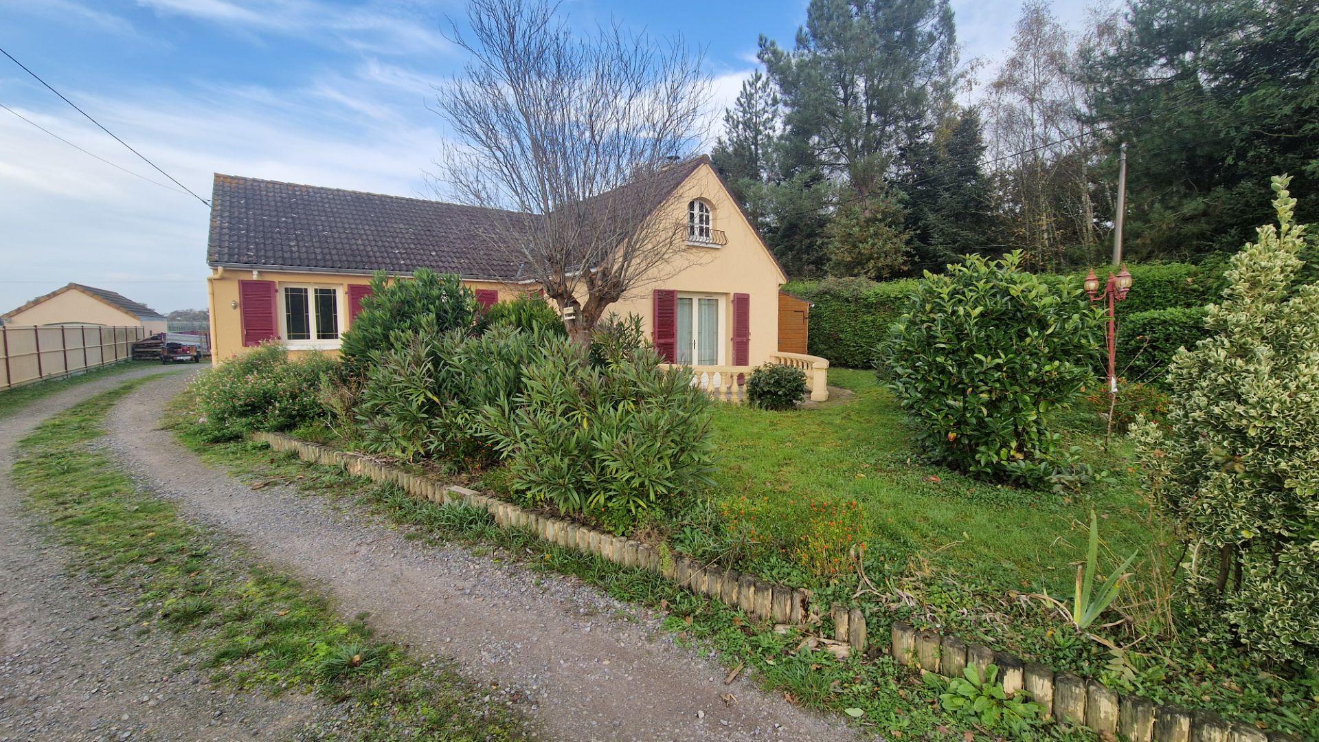 pavillon au calme dans la campagne de roezé sur sarthe