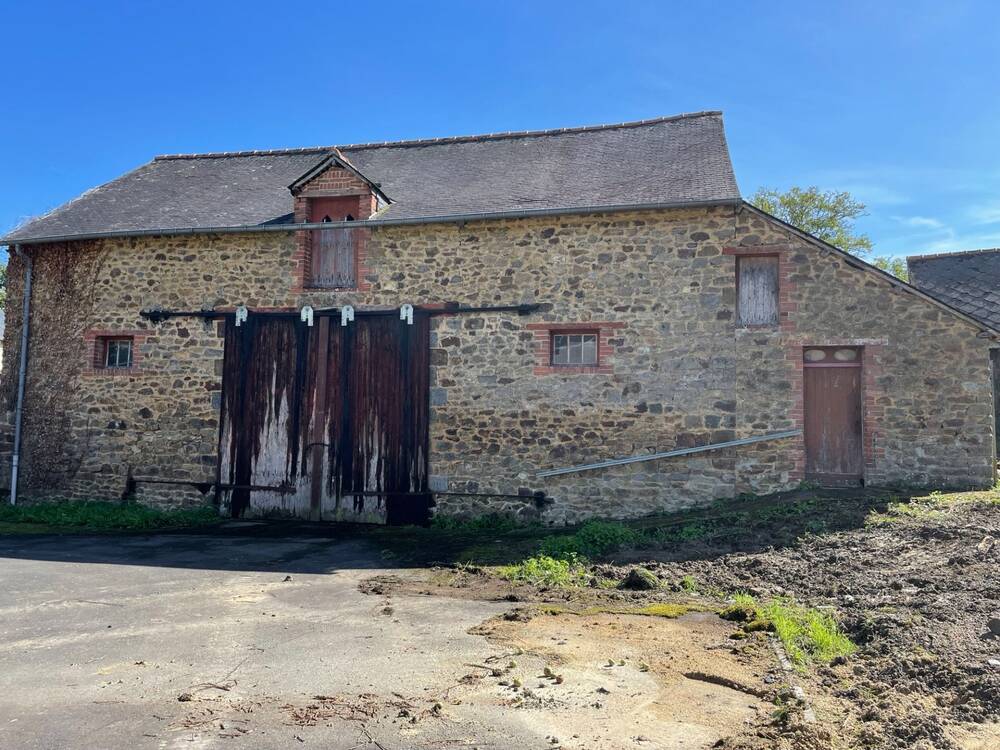 Maison avec dépendances et terrain agricole à Québriac (35190