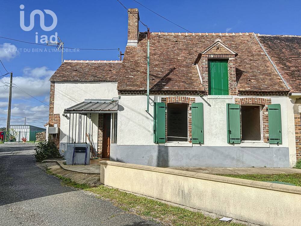 Maison de campagne à rénover, belle grange et dépendances.