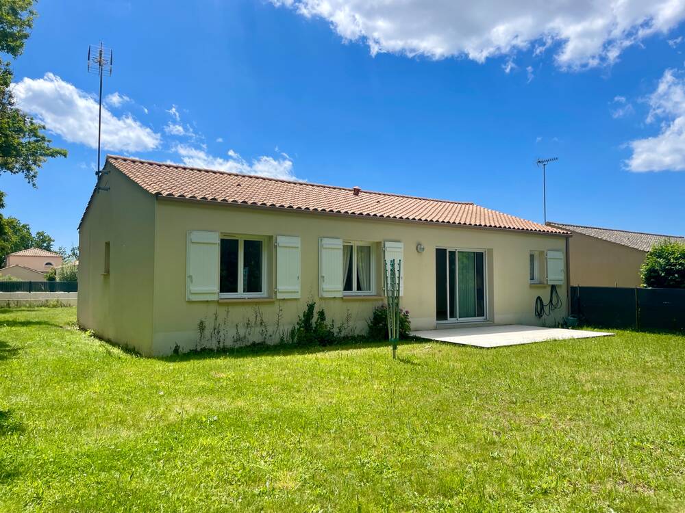 Jolie maison de plain pied située dans un quartier tranquille et verdoyant !