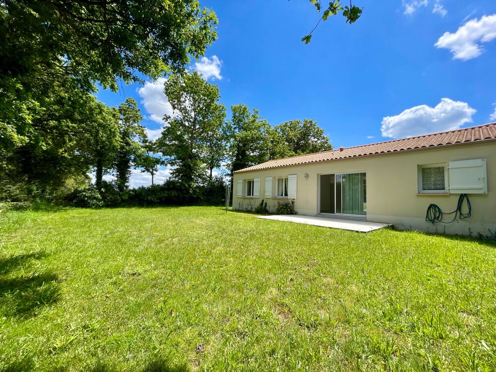 Jolie maison de plain pied située dans un quartier tranquille et verdoyant !