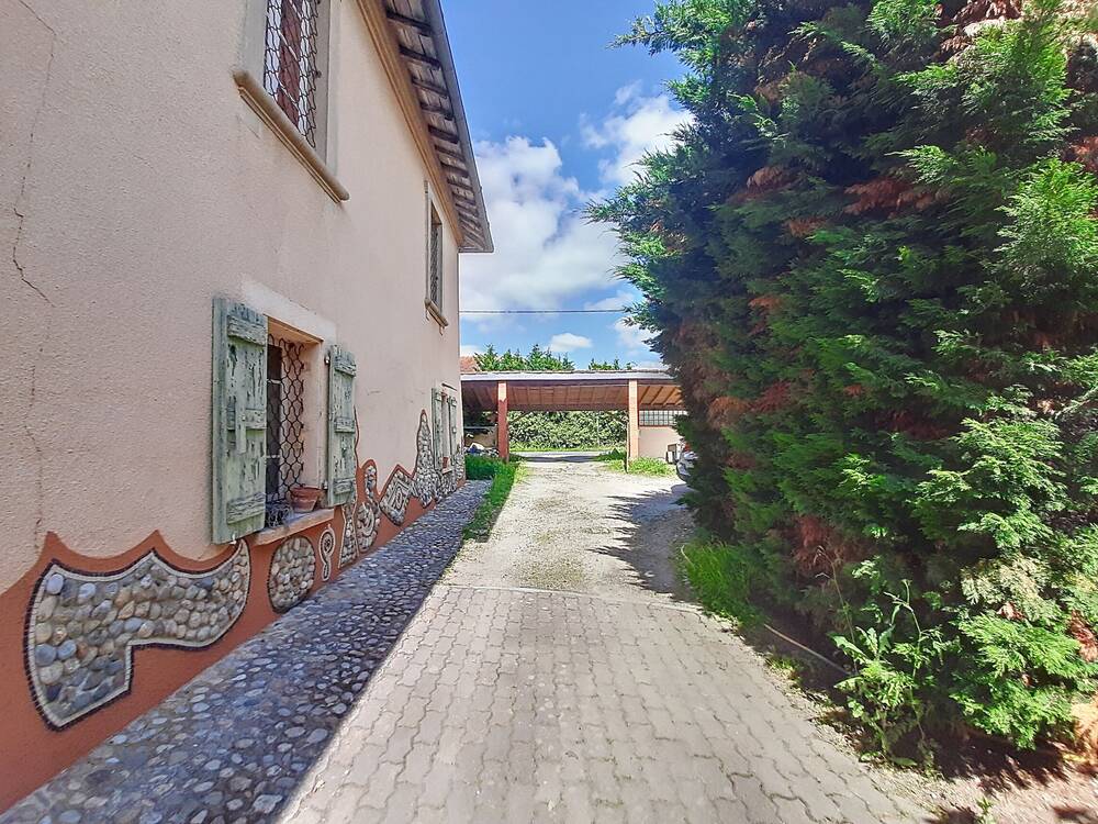 Maison avec cachet, jardin et dépendance