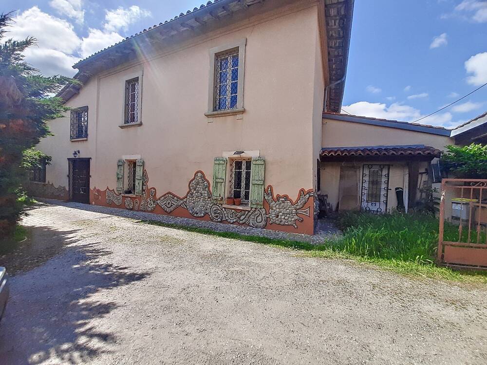 Maison avec cachet, jardin et dépendance