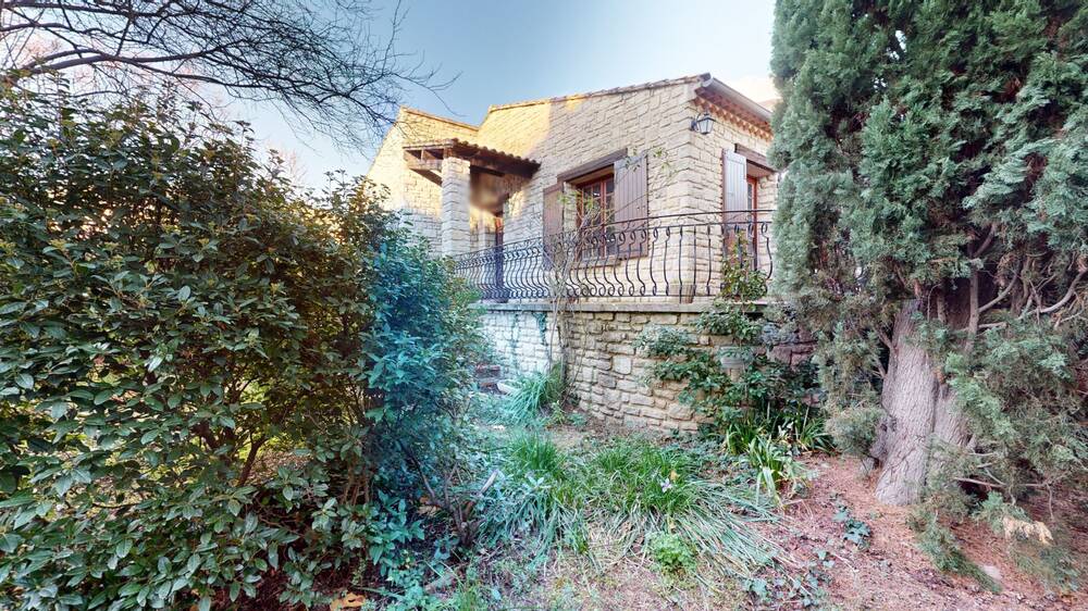 CARPENTRAS -  Idéal Famille - Maison traditionnelle à rénover - 6 pièces - 153 m², 4 chambres.