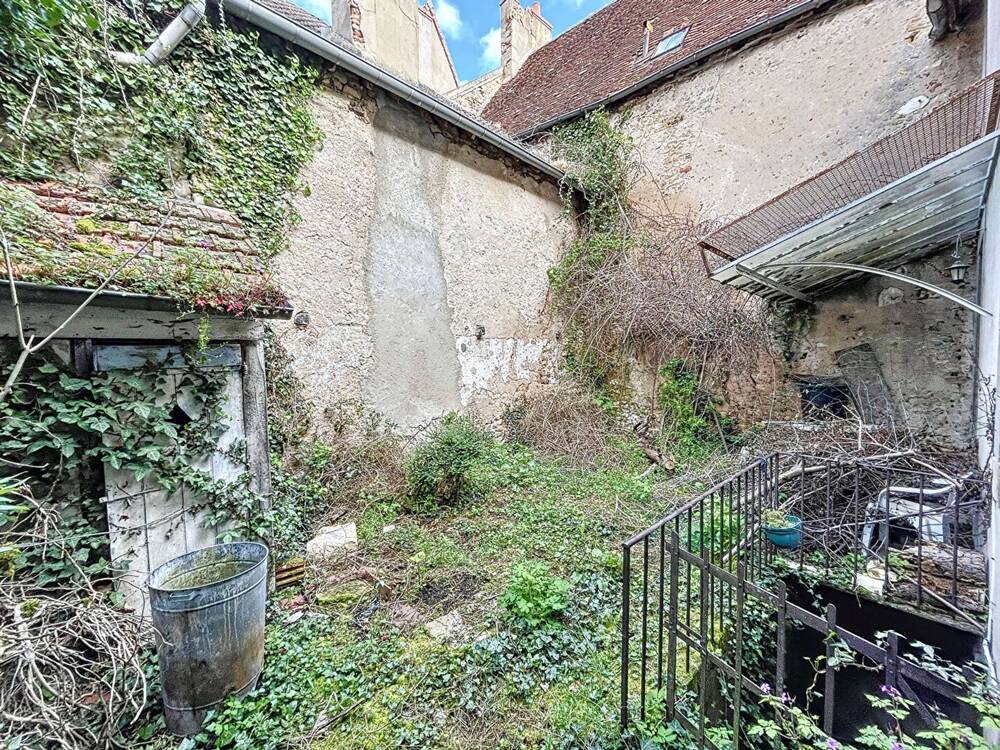 Maison à fort potentiel à Ainay le Château